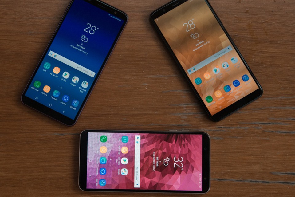 Samsung Galaxy J8 (SM-J810Y/DS) 3GB / 32GB 6.0-inches LTE Dual SIM Factory Unlocked - International Stock No Warranty (Purple)