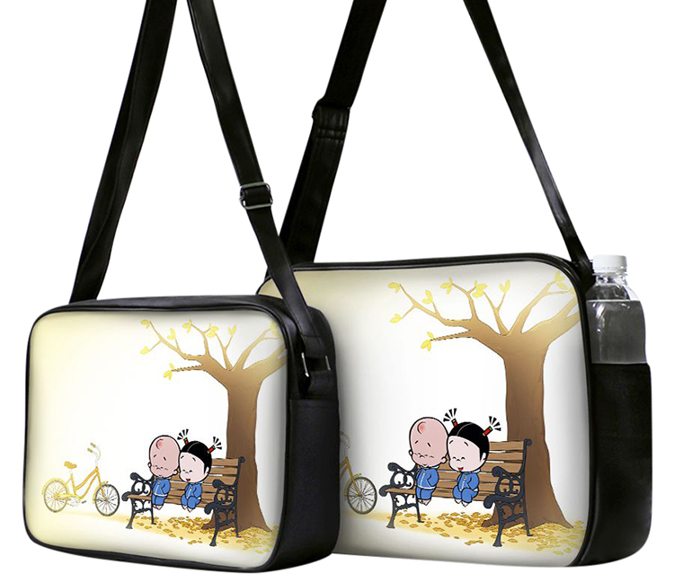 Túi Đeo Chéo Hộp Unisex In Hình Đôi Trẻ Ngồi Trên Ghế - TCCP263