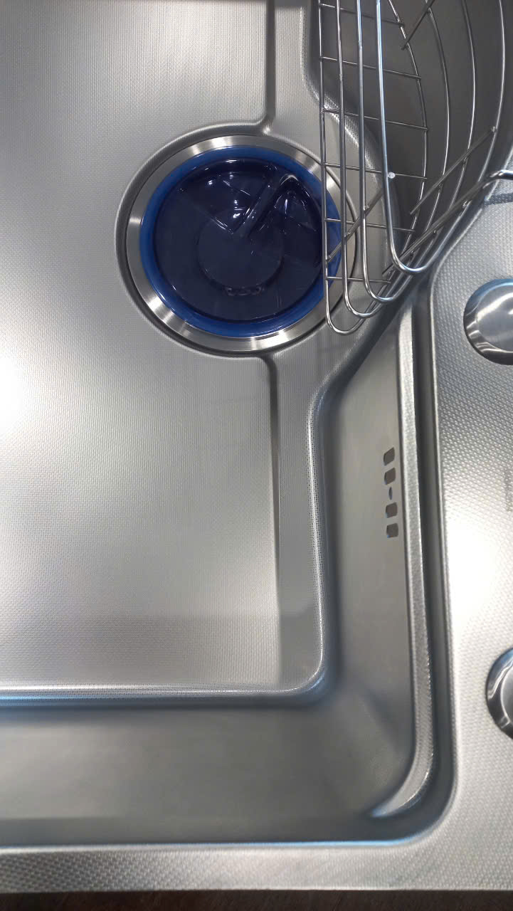 Chậu rửa bát inox304 bán nguyệt ĐÚC dày 5li chống xước 7546 Valenza kiểu dáng Hàn Quốc kèm khay inox, rổ lỗ, bộ xả 18cm-Hàng chính hãng
