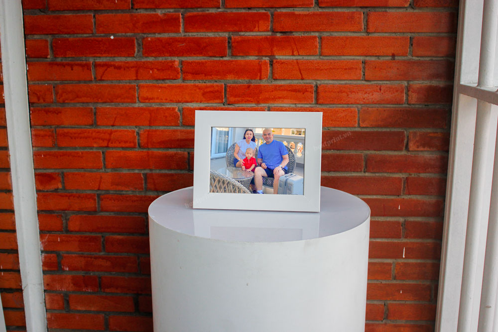 Khung ảnh 13x18 có ảnh gia đình