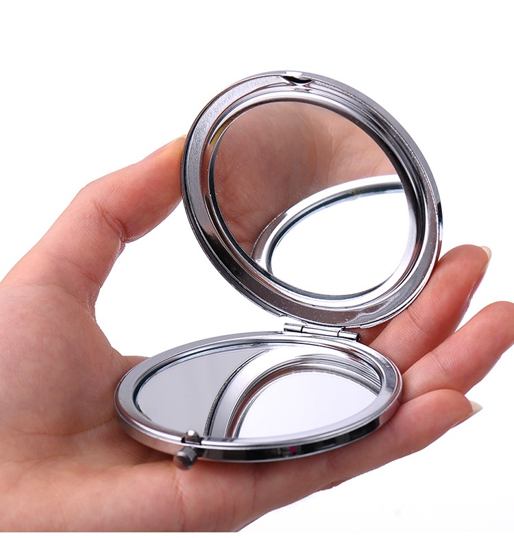 gương trang điểm mini