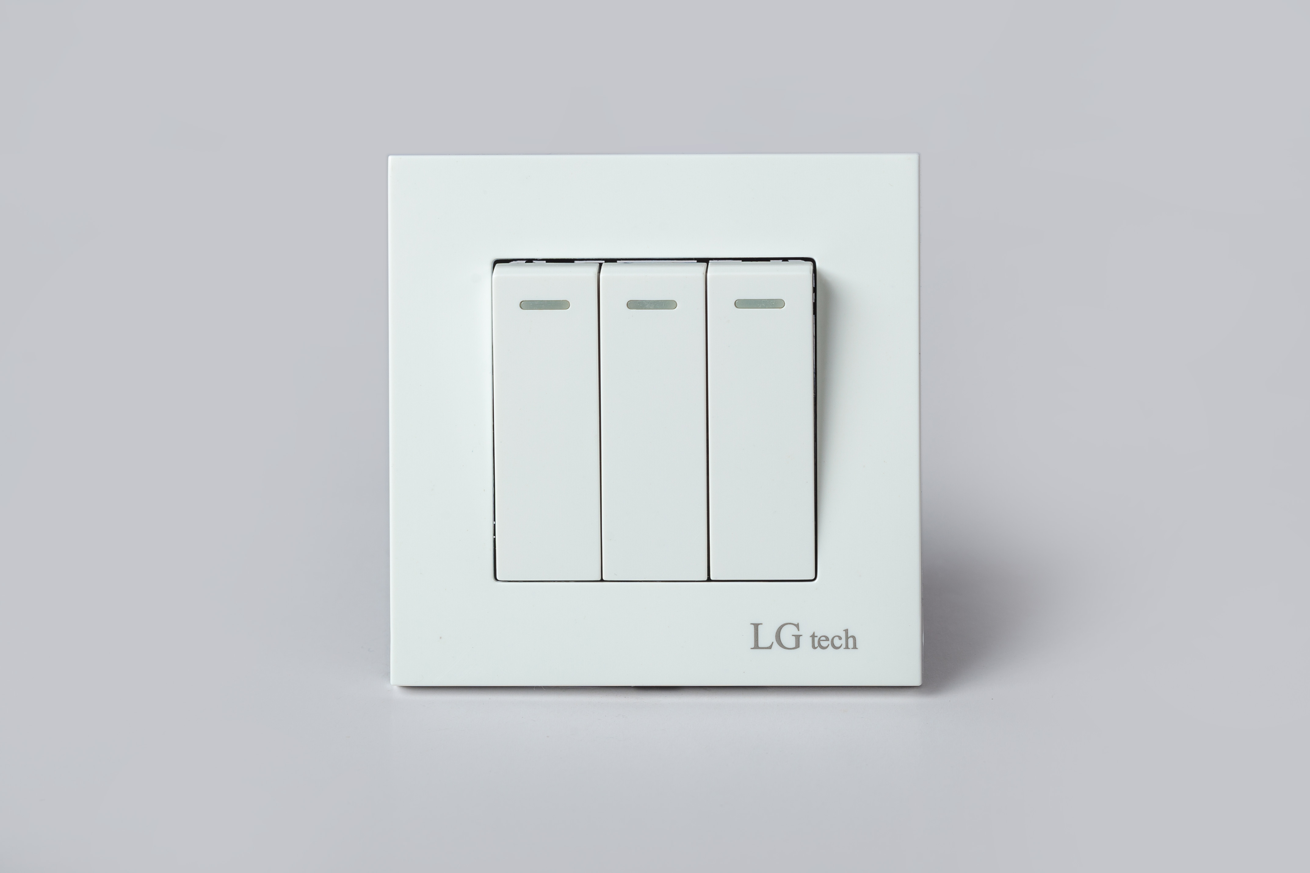 Công tắc điện 3 nút âm tường vuông âm tường có led kèm đế âm LG-F21-003 - Hàng Chính Hãng