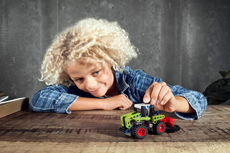 Đồ Chơi Lắp Ghép LEGO Technic Máy Kéo CLAAS XERION Mini 42102