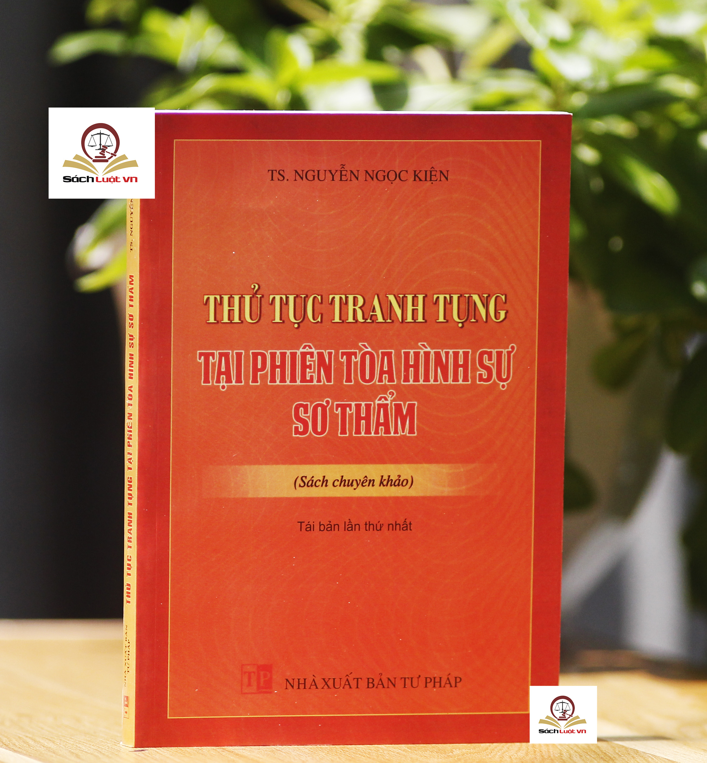 Thủ tục tranh tụng tại phiên toà hình sự sơ thẩm (tái bản lần thứ nhất)