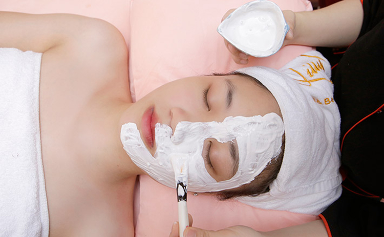 Liệu Trình 90 Phút Chăm Sóc Da Mặt Trắng Sáng Mịn Màng Bằng Tinh Chất Collagen Tươi Giúp Phục Hồi Da, Mịn Màng Và Săn Chắc Kết Hợp Massage Thư Giãn Giúp Lưu Thông Tuần Hoàn Máu