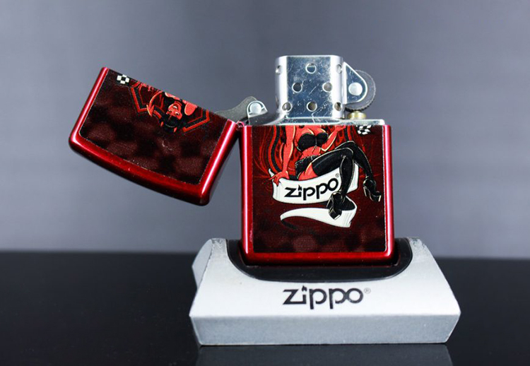 Bật Lửa Zippo 21063 Devil Girl