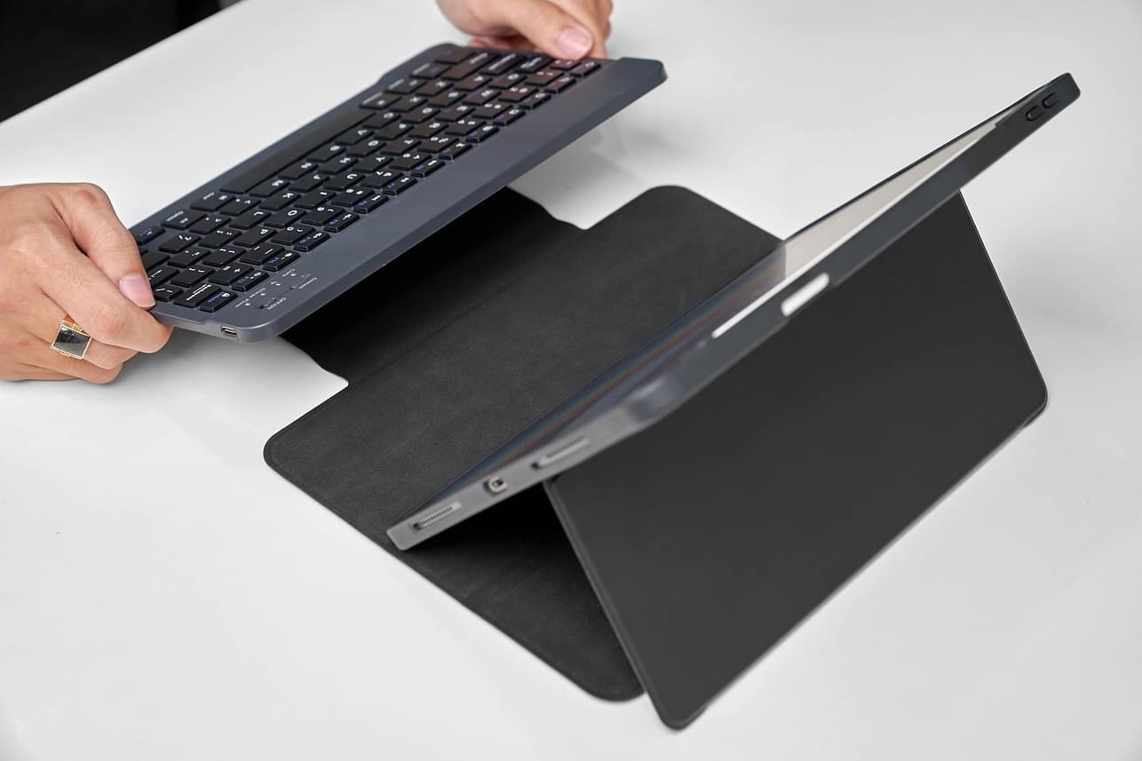 Bao da kèm bàn phím Bluetooth dành cho iPad Gen 9 2021 Smart Keyboard - hàng nhập khẩu