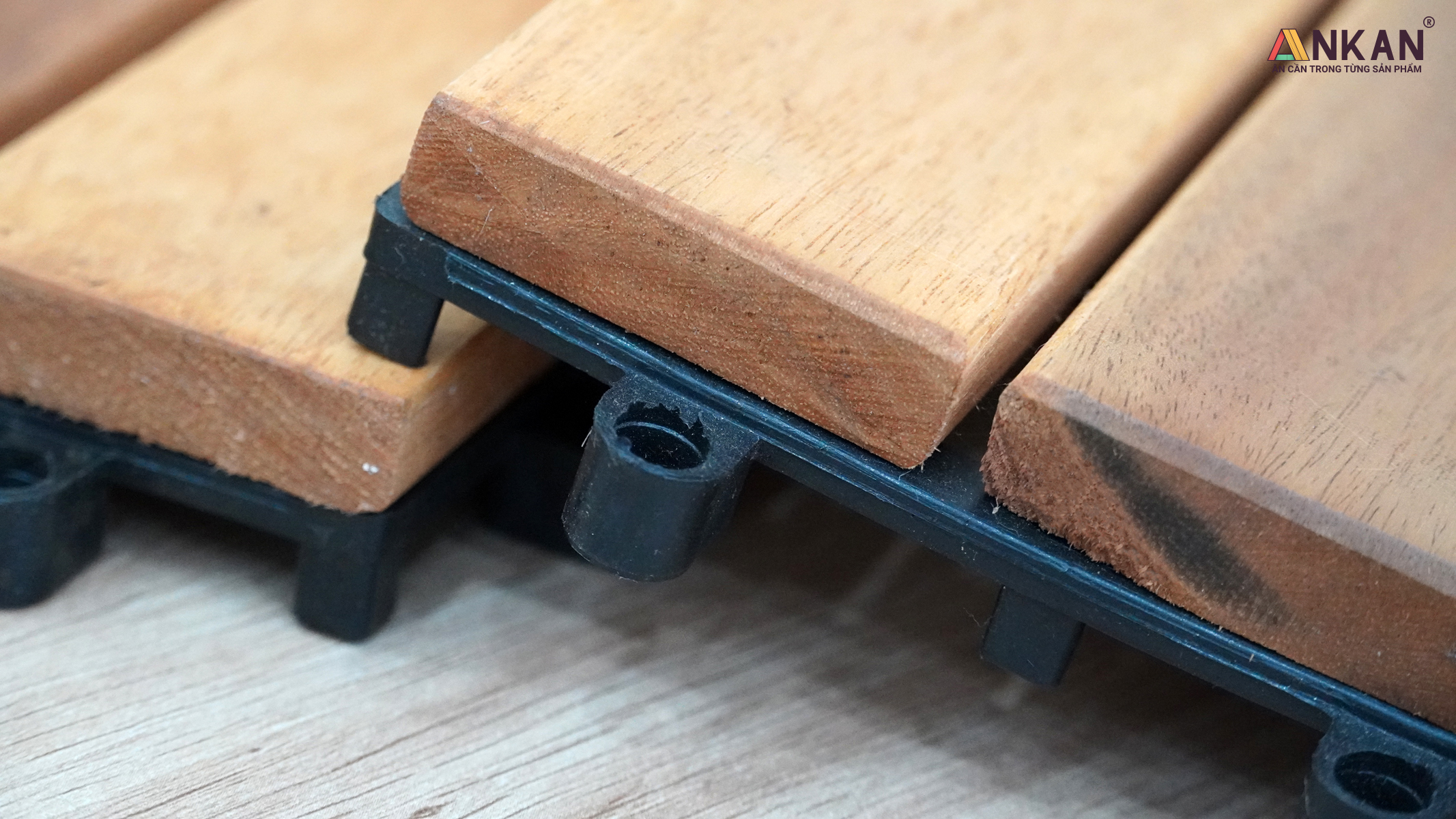 Combo 9 Ván Sàn Gỗ Tự Nhiên Màu Nâu Vàng, Vỉ Gỗ Lót Sàn Ban Công, Sân Vườn, Hồ Bơi, Phòng Spa, Siêu Bền, Chịu Nước Tốt, Chống Trơn Trượt, Tiêu Chuẩn Xuất Khẩu