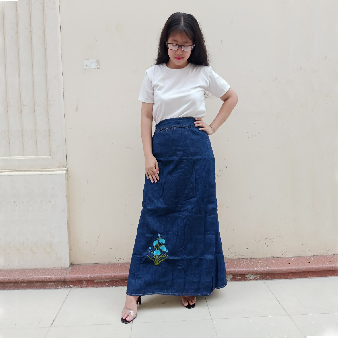 BỘ ĐỒ CHỐNG NẮNG JEAN CAO CẤP - Bao gồm Áo khoác chống nắng & Váy chống nắng Jean loại 1 tà có thêu họa tiết Hoa Thanh Tú nổi bật