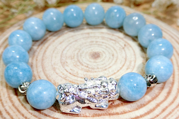 Vòng Tay Đá Aquamarine Charm Tỳ Hưu