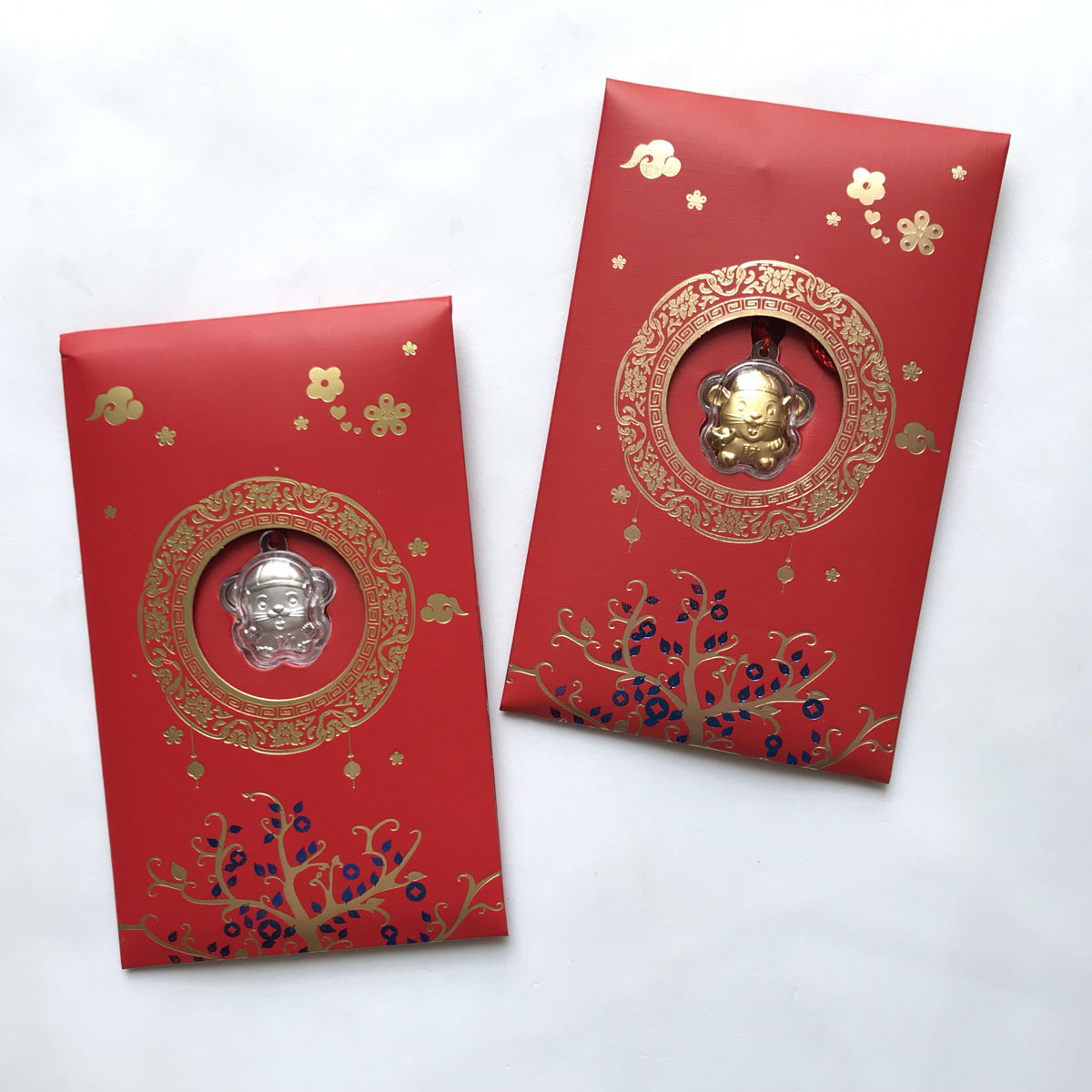 CẶP BAO LÌ XÌ ĐỎ ĐÍNH KÈM DÂY CHUYỀN HÌNH CON CHUỘT MÀU VÀNG / BẠC - QUÀ TẶNG LÌ XÌ ĐỘC ĐÁO TẾT 2020