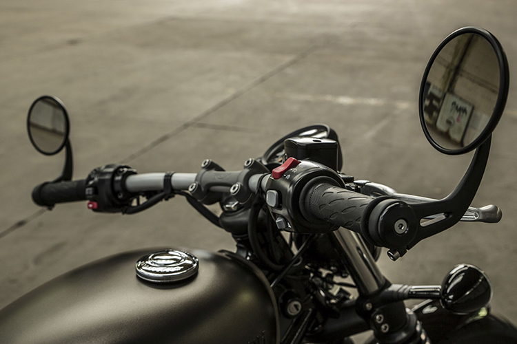 Xe Môtô Triumph Bonneville Bobber Xám - Nhám