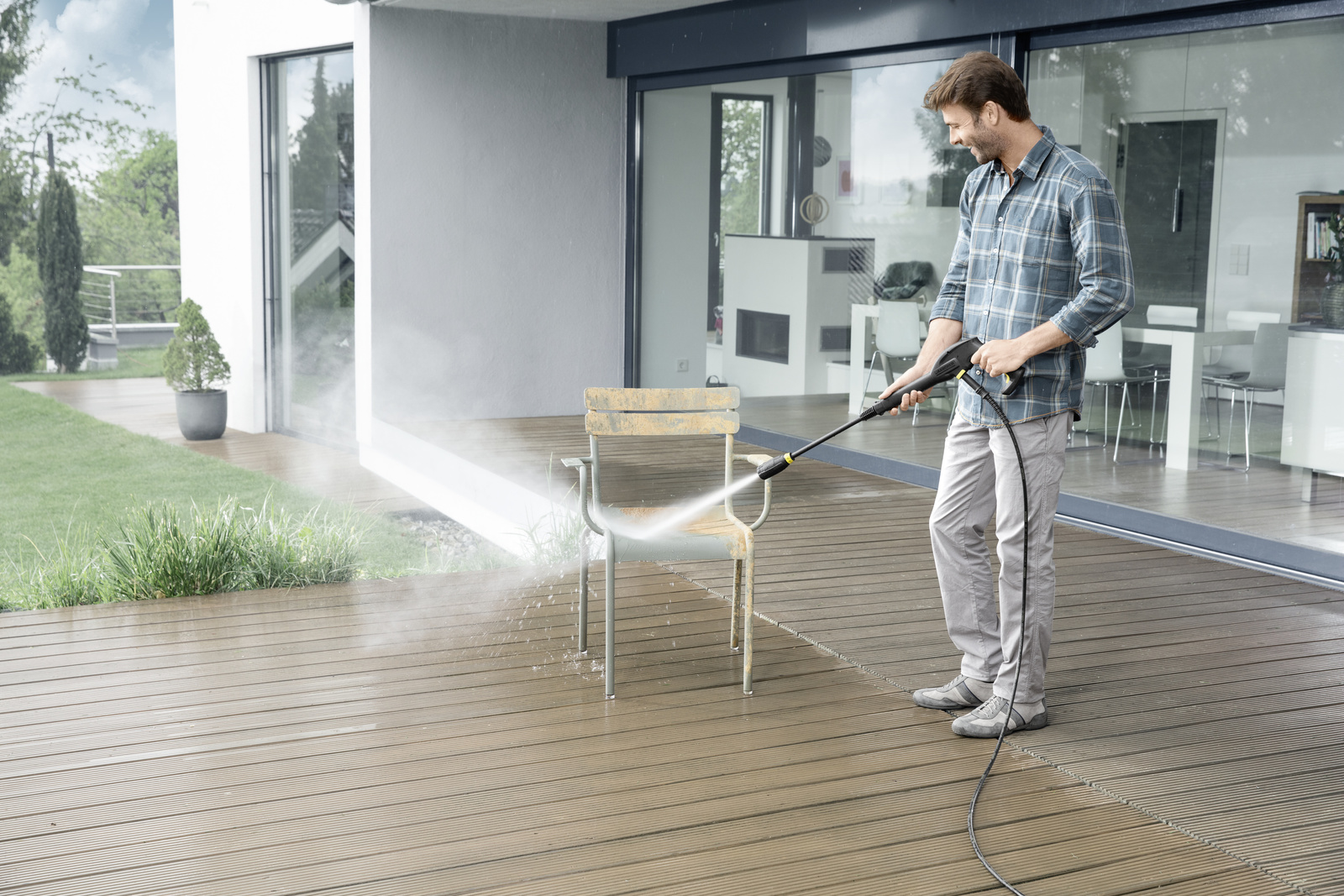 Máy Phun Rửa Áp Lực Cao Karcher K 2360 - Tặng Bộ Súng Phun Nước Tưới Cây