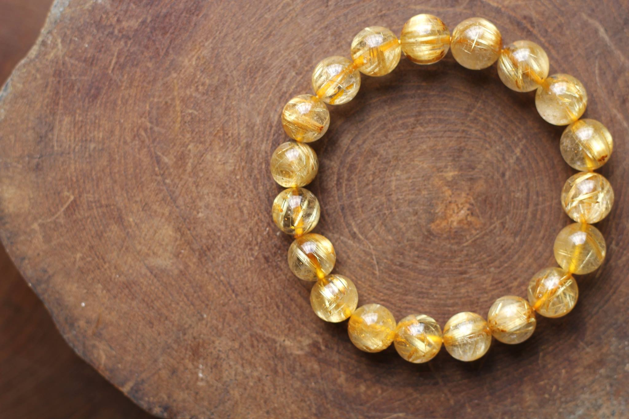 Vòng tay đá thạch anh tóc vàng