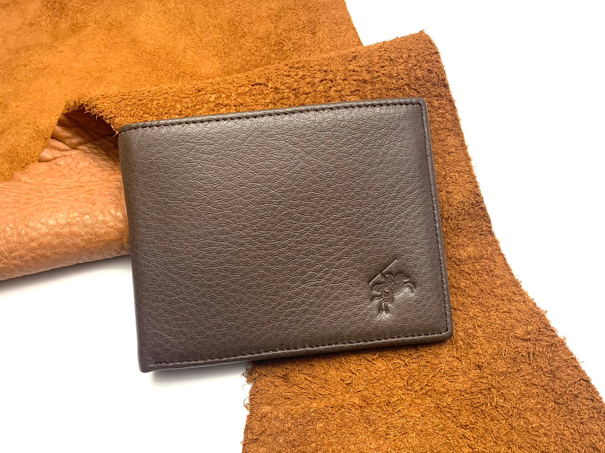 Ví Da Nam Mềm Mại GENTLE, Size Lớn, Da Bò 100%, Thiết Kế Nhiều Ngăn, Đựng Giấy Tờ Xe, Đựng Tiền và Thẻ Tiện Dụng, Dáng Ngang - Gập 2 - Hàng Chính Hãng SAIGIO