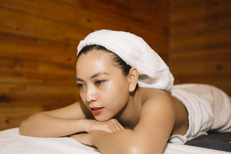 Liệu Trình 60 Phút massage body đá nóng thải độc tại Rita Homespa 