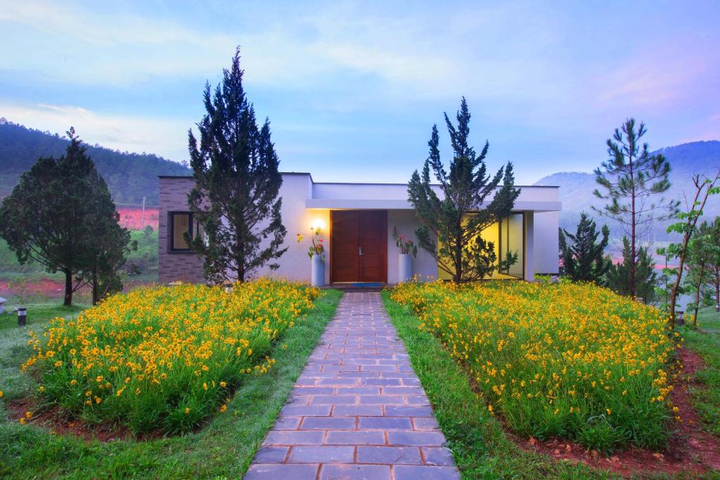 Terracotta Hotel & Resort 4* Đà Lạt - Buffet Sáng, Hồ Bơi, Xe Đưa Đón Trung Tâm, Nằm Bên Hồ Tuyền Lâm Thơ Mộng