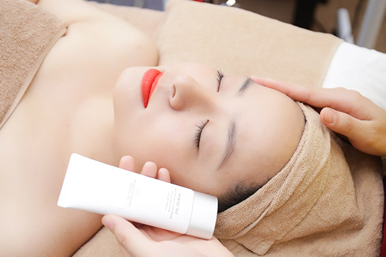 Liệu Trình Trị Thâm Bằng Serum Vitamin C Obagi  Tại Thiên Ngân
