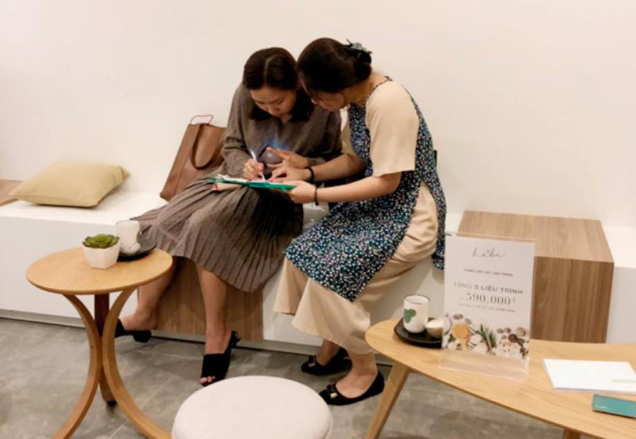 Liệu trình Thanh Tẩy Bạc Hà Kết Hợp ủ Dưỡng Lá Trà Tại Hebe Spa