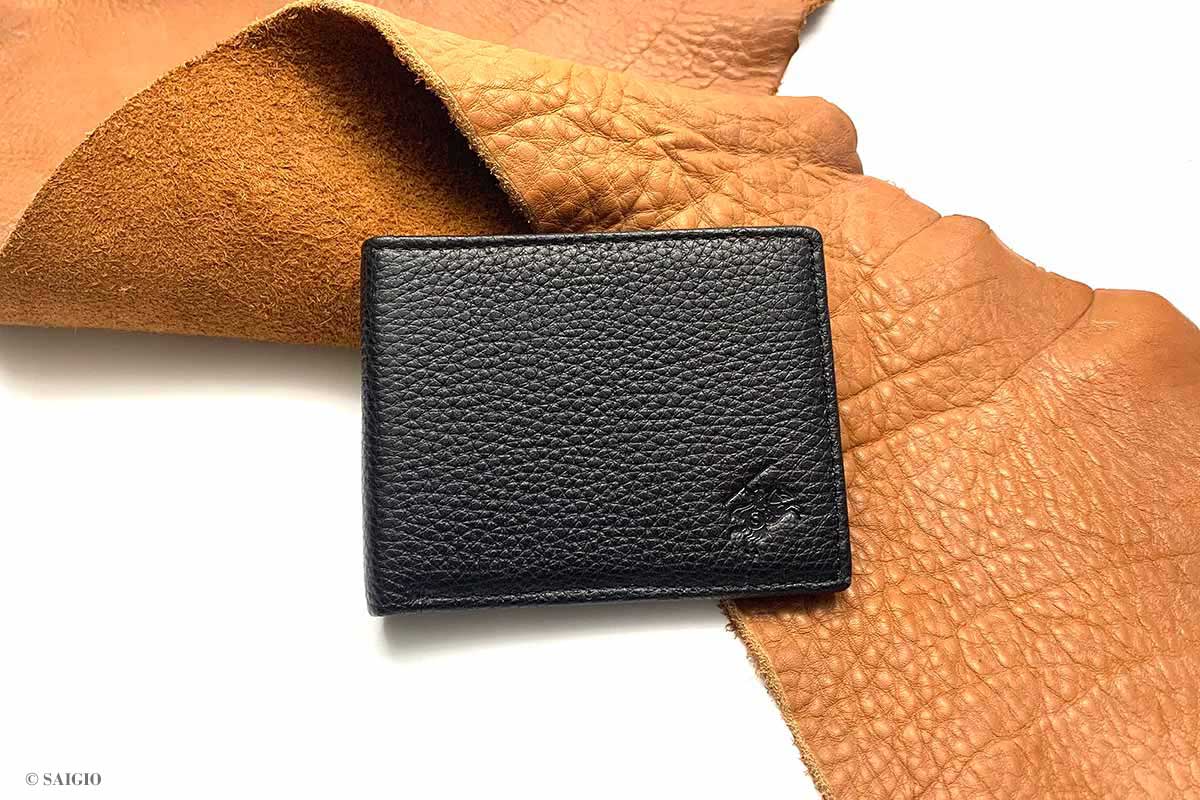 Ví Nam Mini Nhỏ Gọn Cao Cấp, Da Bò SMALL PEBBLE Mềm Mại - Bền Bỉ, Chống Xước - Chống Nhăn Tốt, Thiết Kế Đơn Giản, Dáng Ngang - Gập 2, Đựng Tiền và Thẻ ATM Tiện Dụng