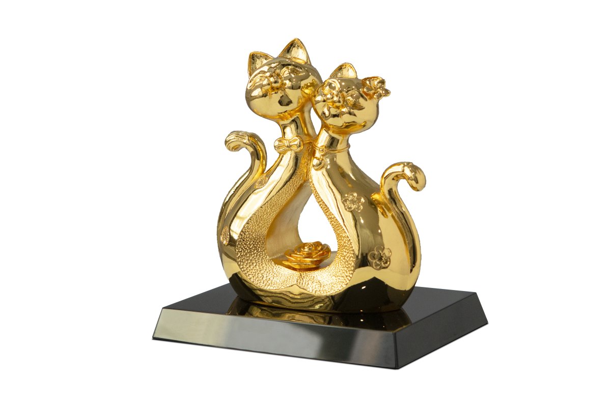 Tượng đôi mèo Thiên duyên mạ vàng là món quà tặng ý nghĩa nhân dịp kỷ niệm ngày cưới hoặc đám cưới