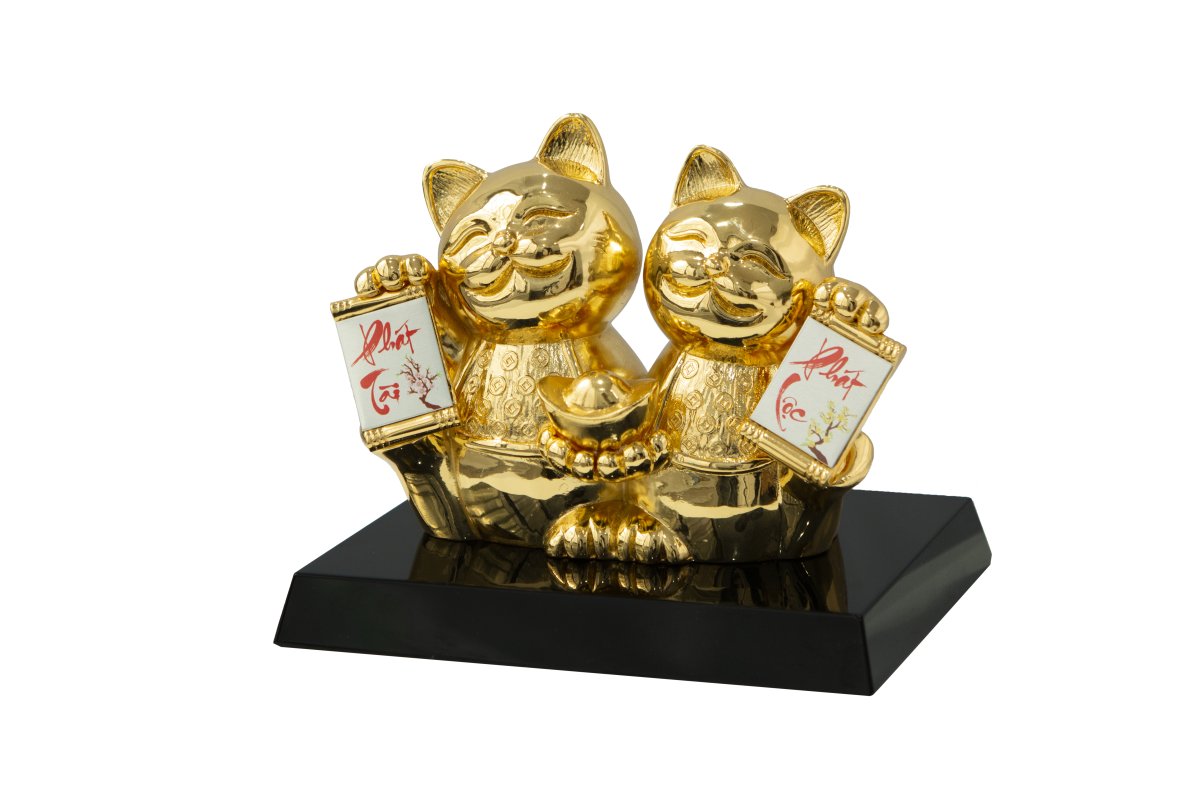 Tượng mèo thần tài mạ vàng được thiết kế và chế tác bởi Karalux