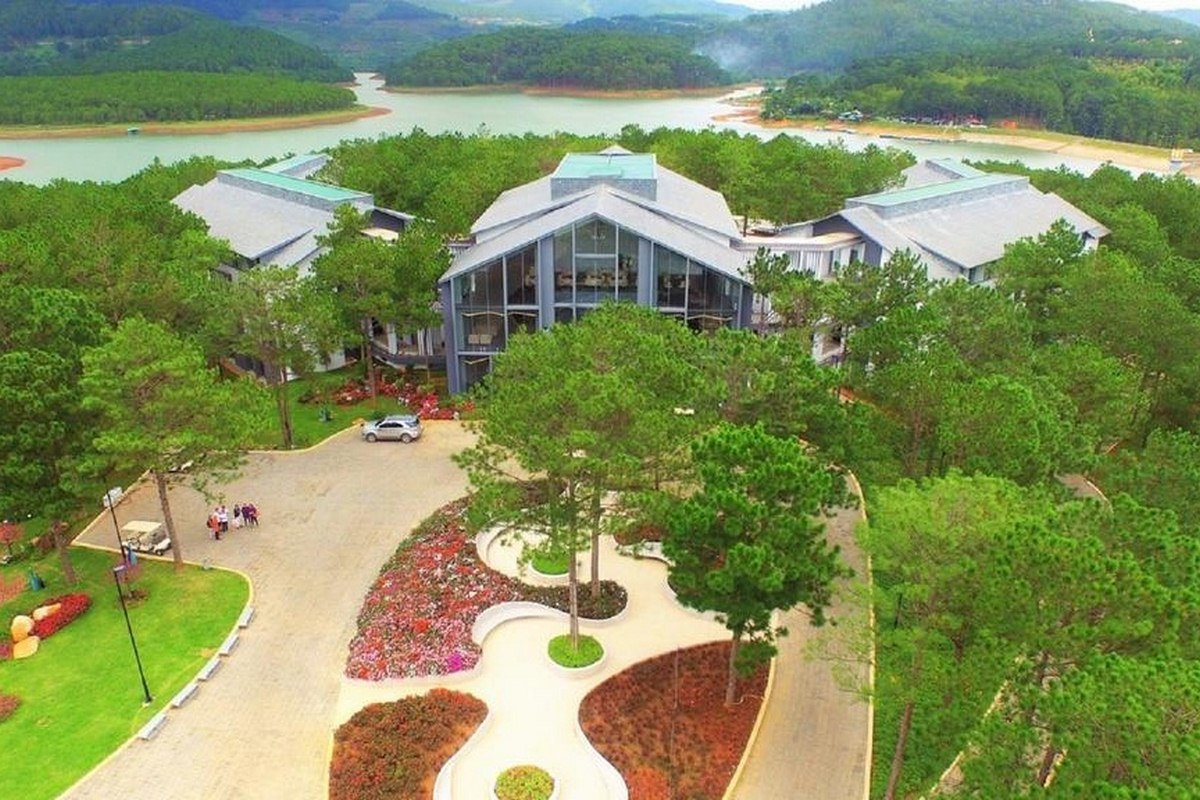 Terracotta Hotel & Resort 4* Đà Lạt - Buffet Sáng, Hồ Bơi, Xe Đưa Đón Trung Tâm, Nằm Bên Hồ Tuyền Lâm Thơ Mộng