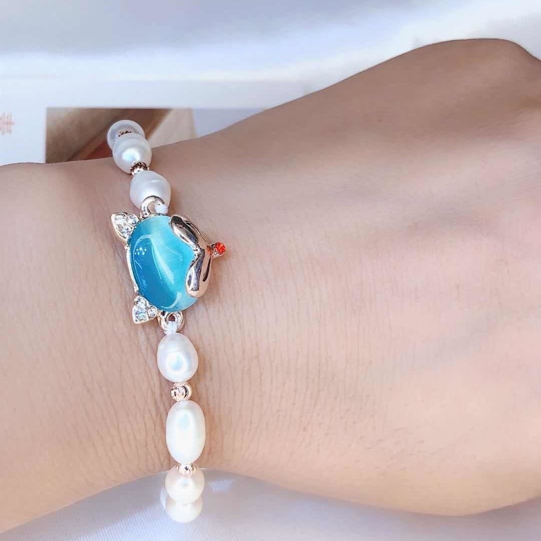 Combo lắc tay Hồ Ly, chất liệu Ngọc Trai thật, cấu trúc vân tay, Màu Trắng Ngà, hạt bầu dục 6li, kèm Giấy kiểm định sản phẩm mẫu tại SJC, Kèm hộp đựng Hoa Hồng – Mẫu Luxi green – CownX.03