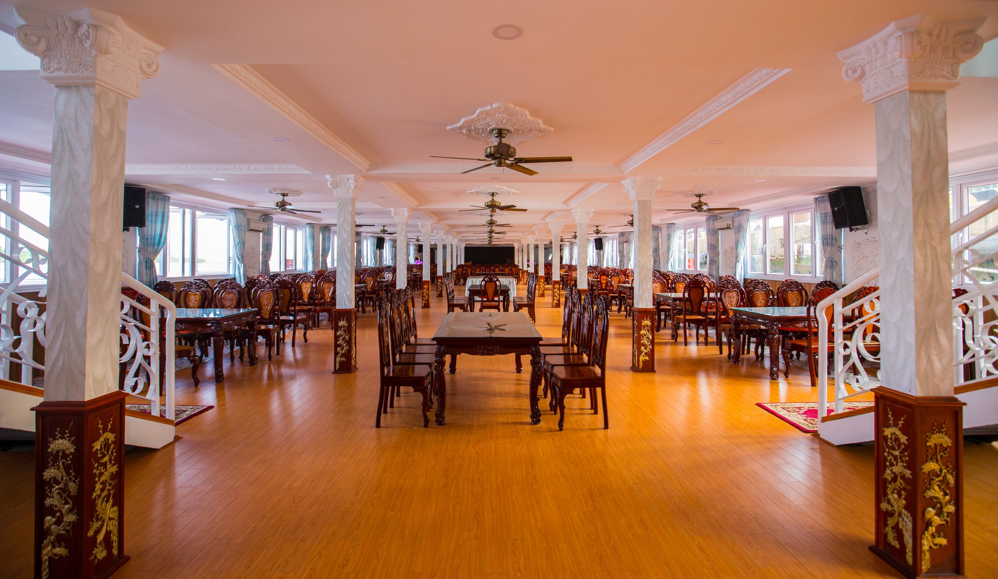 Buffet Tối Trên Tàu Indochina Queen Du Ngoạn Sông Sài Gòn