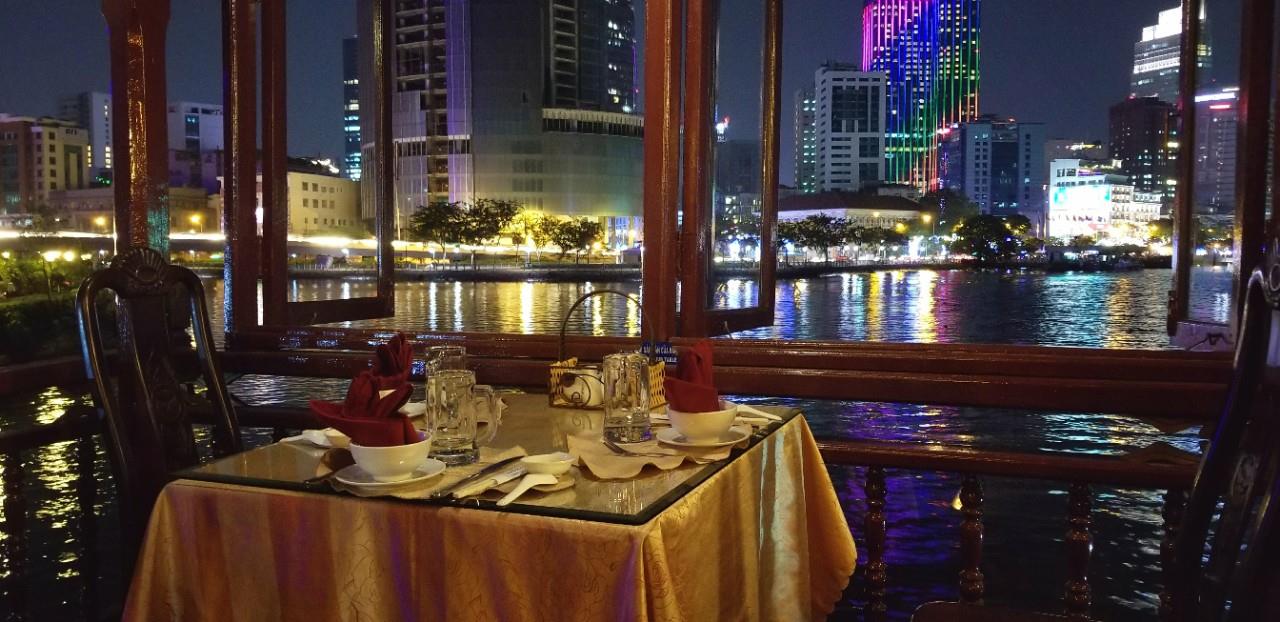 Buffet Tối Trên Tàu Indochina Queen Du Ngoạn Sông Sài Gòn