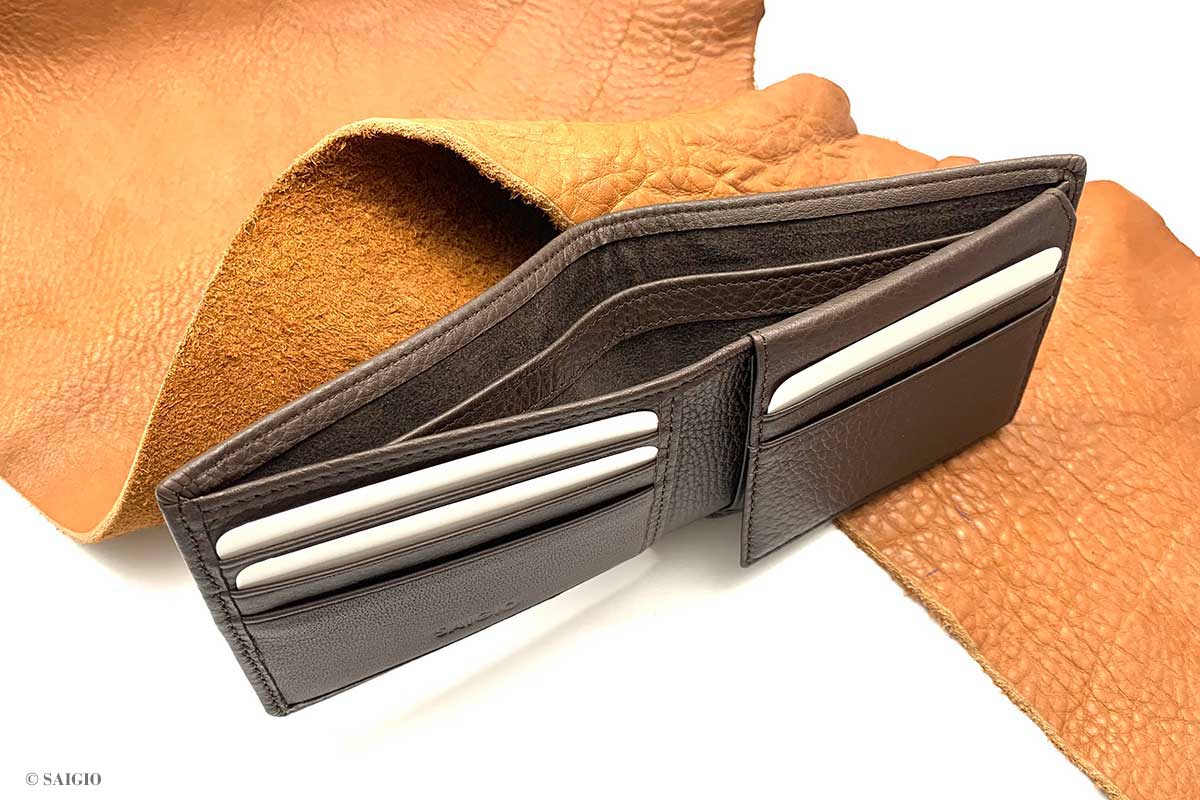Ví Nam Mini Nhỏ Gọn, Da Bò Mềm Mại GENTLE, Thiết Kế Hiện Đại, Nhiều Ngăn Đựng Tiền và Thẻ Tiện Dụng, Dáng Ngang - Gập 2 - Hàng Chính Hãng SAIGIO
