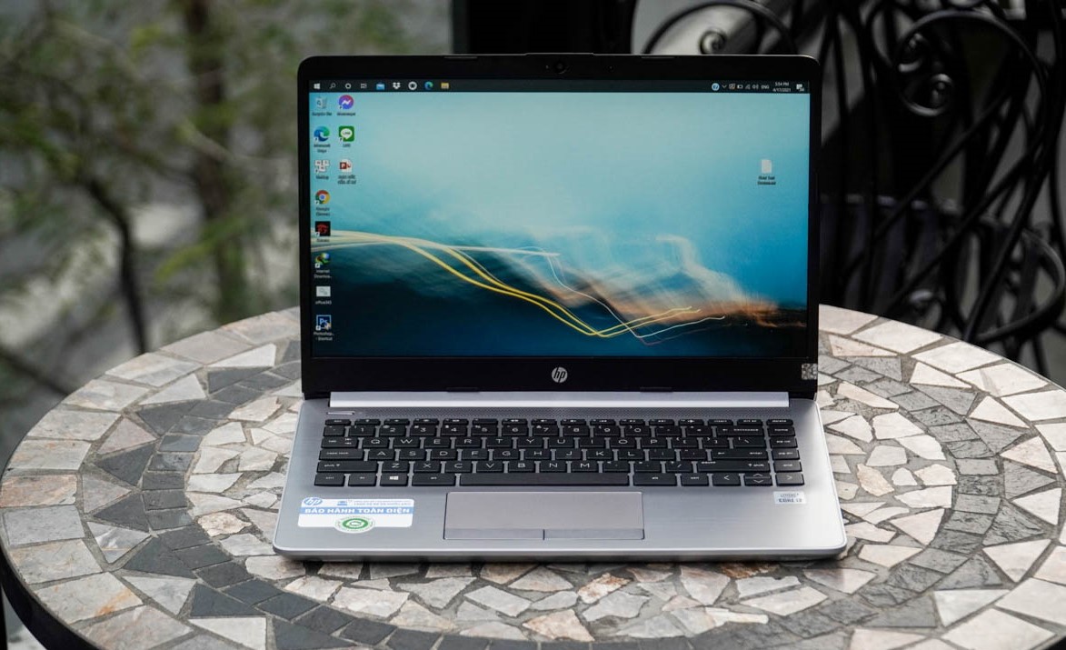 Laptop HP 240 G8 i3