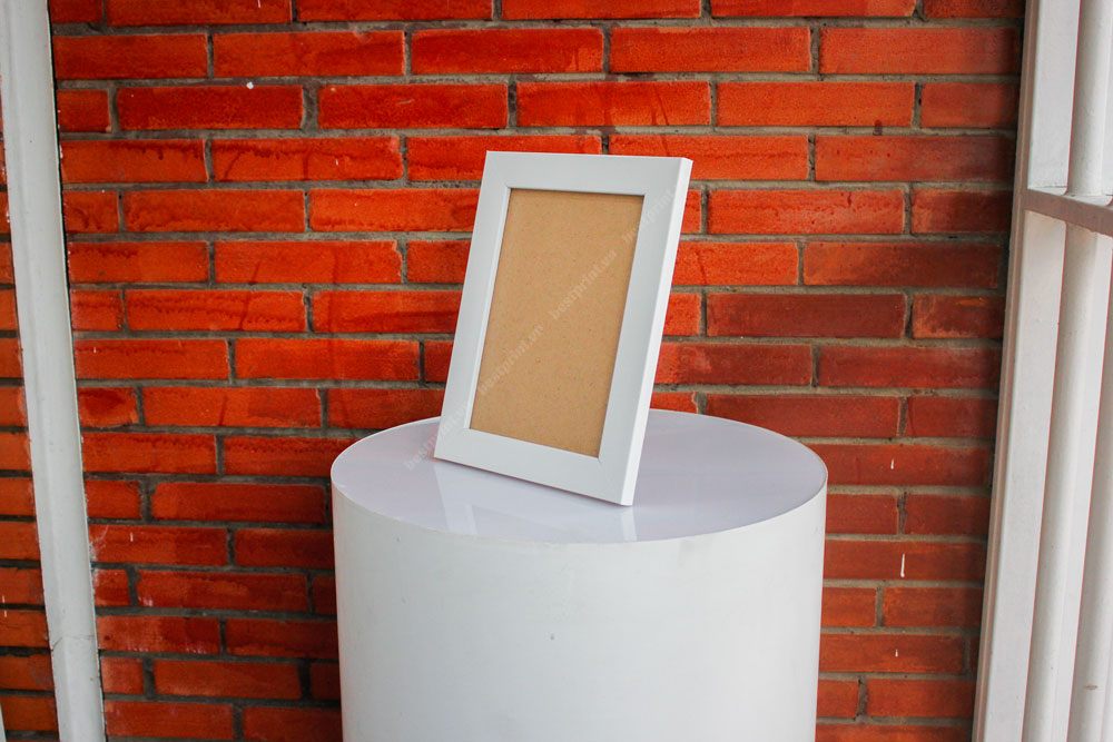 Khung hình 13x18 màu trắng mặt bên cạnh