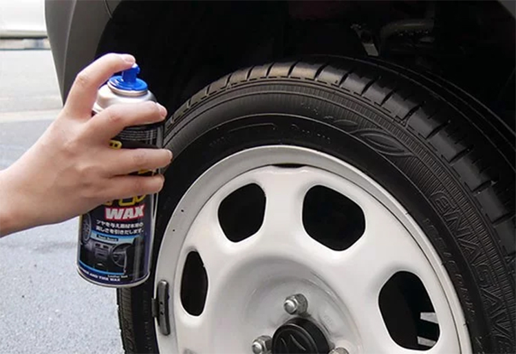 Chai Xịt Làm Bóng Và Bảo Dưỡng Đa Năng Ô Tô Leather Tire Wax L-29 SOFT99 420ml