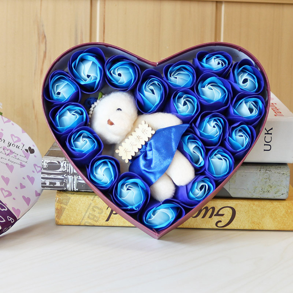 Hộp Quà Trái Tim Gấu Và Hoa Hồng Sáp Thơm