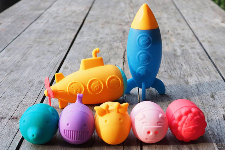 Đồ chơi tắm silicone có báo nhiệt cho bé Marcus & Marcus - Submarine Squirt Đồ chơi tắm silicone có báo nhiệt cho bé Marcus & Marcus - Submarine Squirt