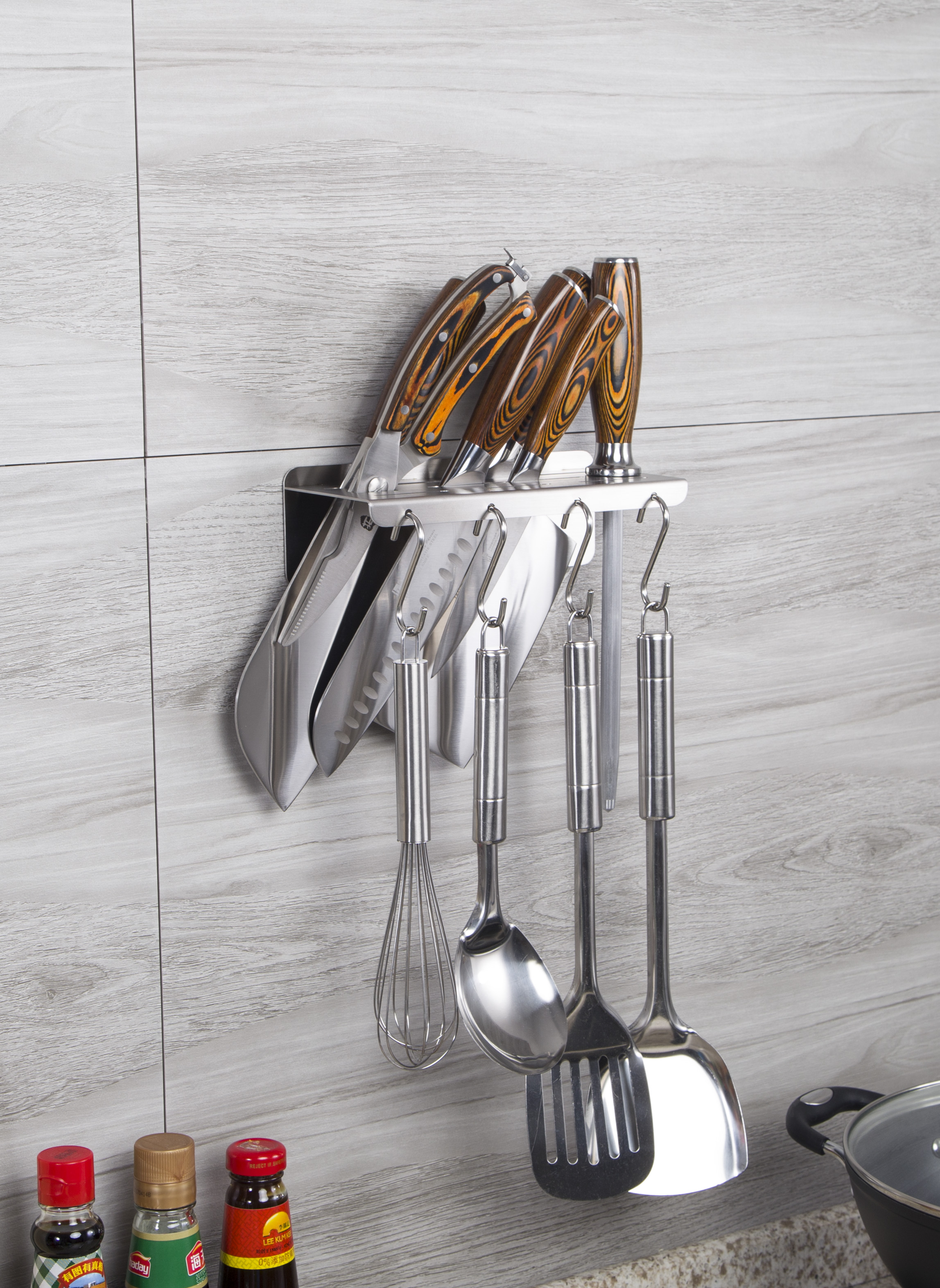 Kệ treo dao kéo Inox 304 có 4 móc treo dán tường Hobby home decor KDT