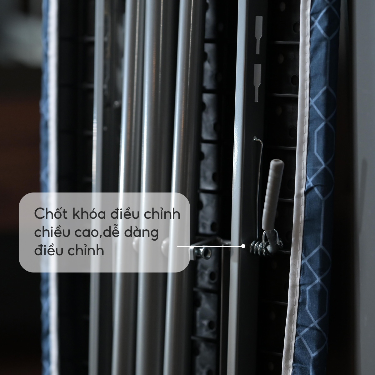 Bàn để ủi, cầu là quần áo dạng đứng khung bằng thép Lebenlang LBL3636 - hàng chính hãng