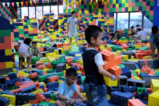 HN - Vui chơi thỏa thích không giới hạn cho bé tại Amazing Town Long Biên