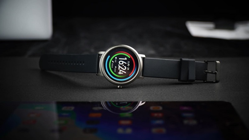 smartwatch Mibro Air, Thiết kế tròn ấn tượng, pin 25 ngày, thiết kế đẹp và thanh lịch với mặt đồng hồ tròn, kích thước 1,28 inch và tỷ lệ màn hình so với thân máy đạt 95%, chuẩn IP68 bảo vệ smartwatch khỏi tác động từ mồ hôi, mưa hay nước