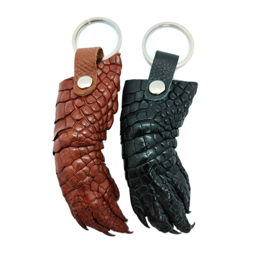 Combo 2 móc khoá bàn chân da cá sấu CS1-MK0TCK1 (Kiểu dáng và màu sắc ngẫu nhiên) 1