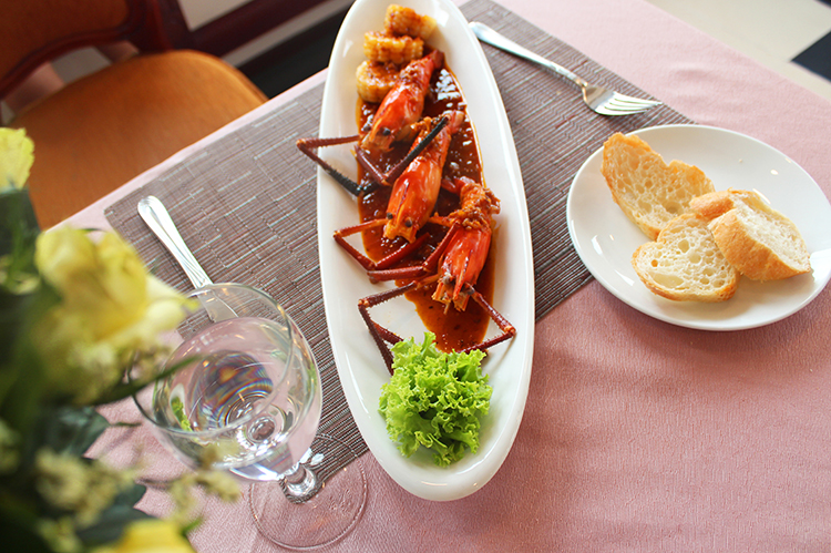 Buffet Nướng Rooftop Sân Thượng 60-70 Món Hải Sản Phong Cách  Á-Âu Bao Gồm Bia Tươi Tại Khách Sạn Hương Sen 3*