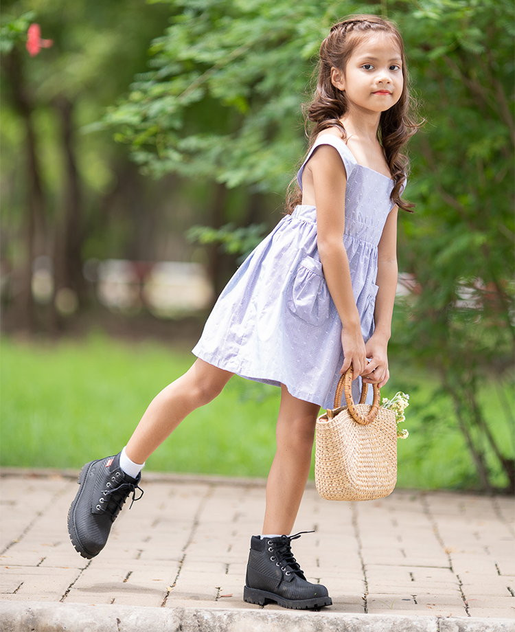 Đầm Bé Gái Yếm Caro Trắng Xanh KIKA GND-0010