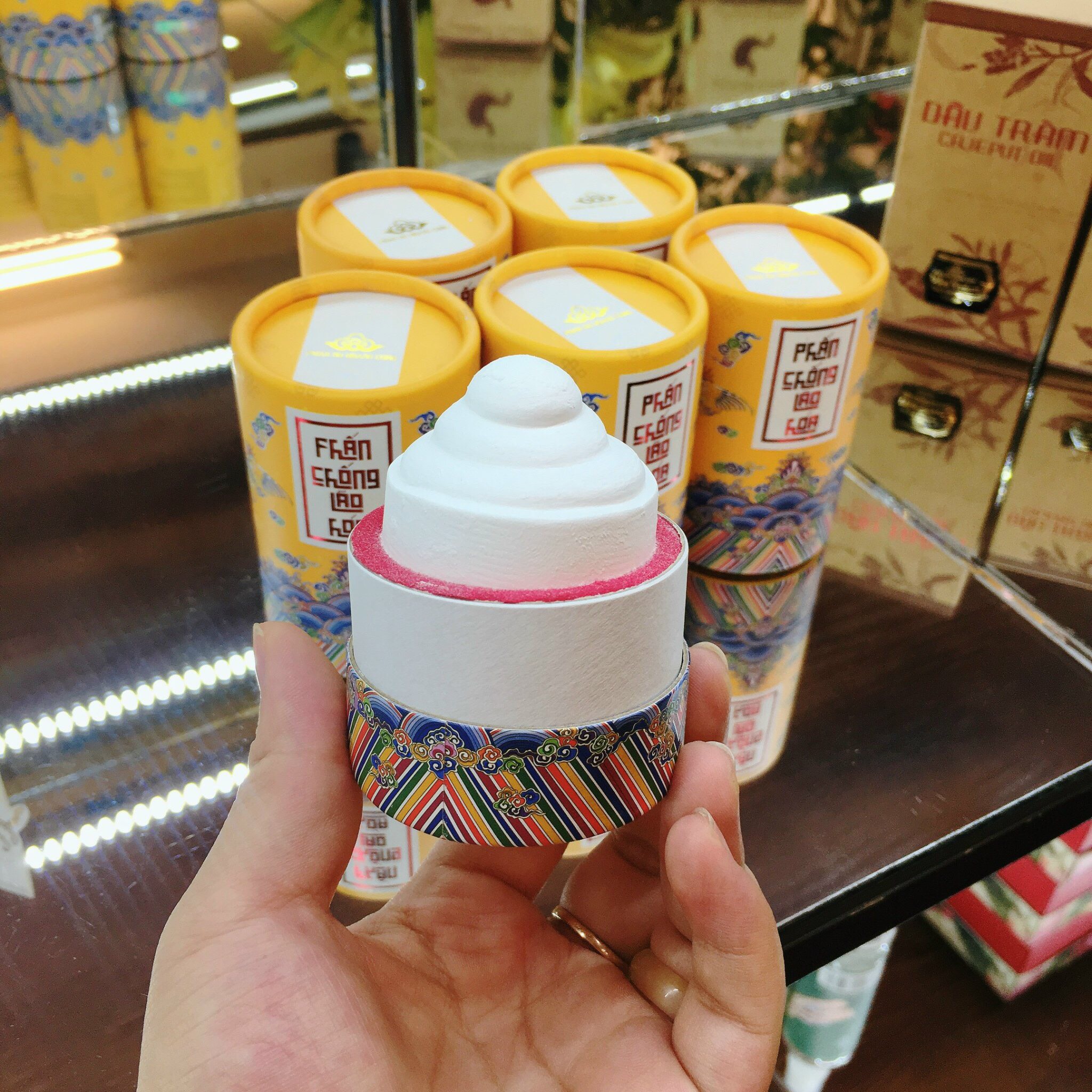 Phấn Nụ Chống Lão Hóa Trắng Phấn Nụ Hoàng Cung