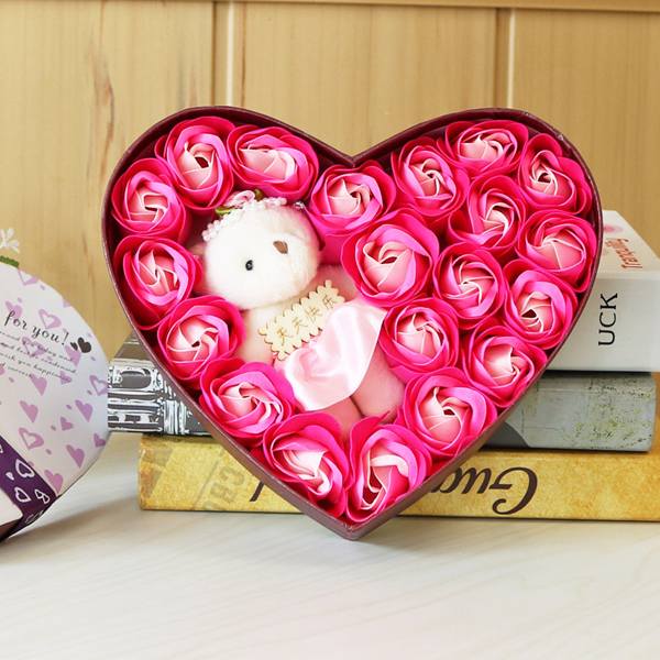 Hộp Quà Trái Tim Gấu Và Hoa Hồng Sáp Thơm