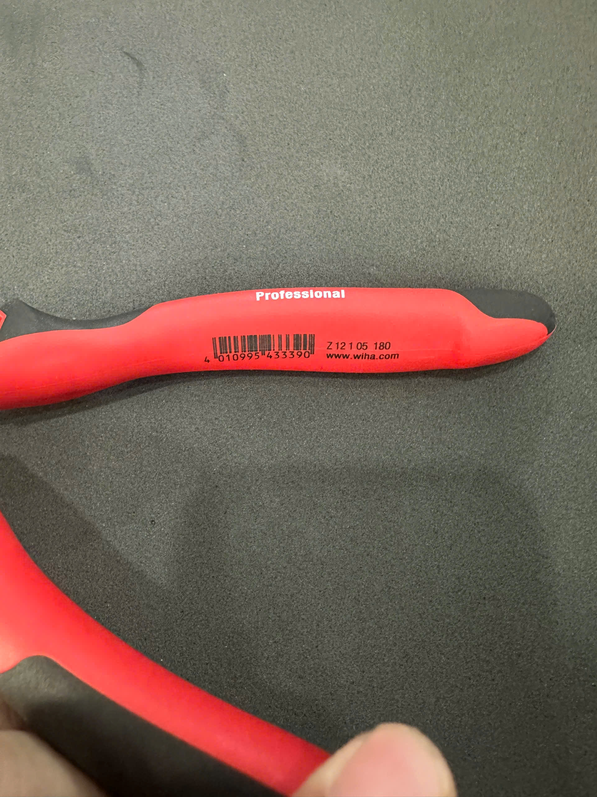 Kìm cắt chuyên nghiệp 180mm Wiha 43339