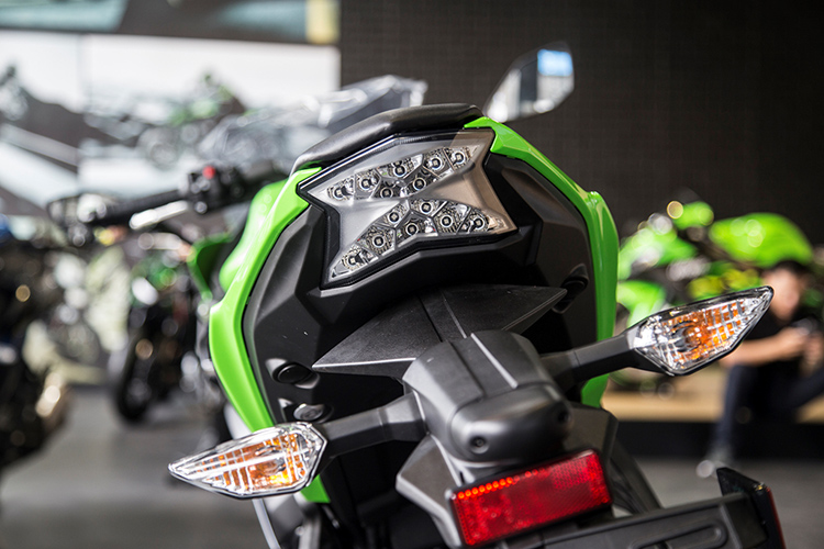 Xe MOTO Kawasaki Ninja 650 ABS - Xanh lá