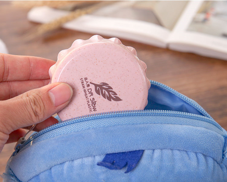 Bộ sản phẩm làm từ thân cây yến mạch thiên nhiên, thân thiên gồm: 1 dụng cụ vắt cam (10.5 x 17 x 8cm) + 2 ly xếp gọn (10.5 x 17 x 8cm) giao màu ngẫu nhiên