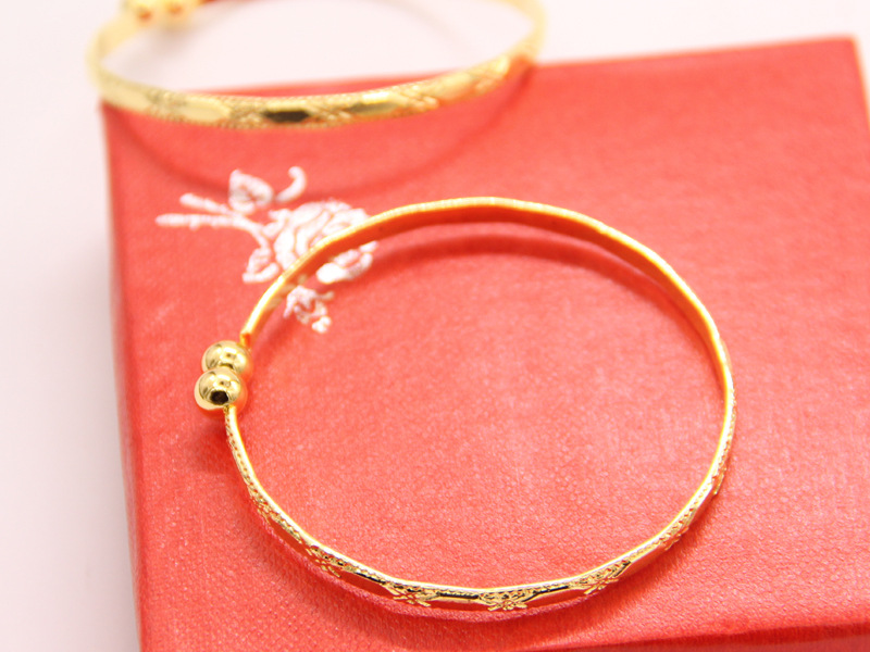 Lắc Tay Nữ, Trẻ em, Hợp Kim Titan Mạ Vàng 18K, không phai màu, Không đen, Bản Rộng 3,5li, Dày 1li, Thời Trang, duyên dáng, sang trọng.