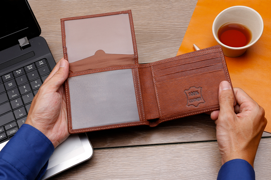 Ví Nam Da Bò 4U F012B (13 x 9.5 cm) - Nâu Bò